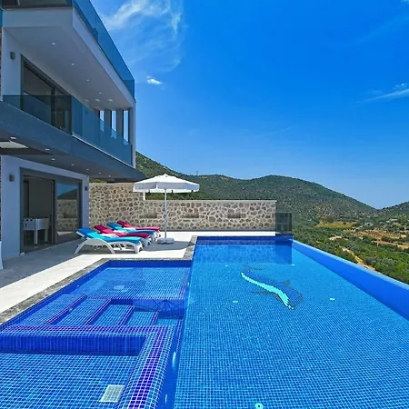 Sleeps 6 Pool Air Con Wifi