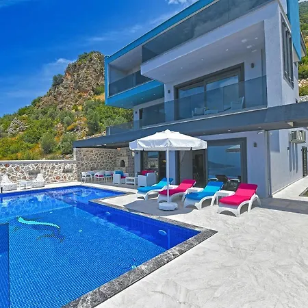 Villa Sleeps 6 Pool Air Con Wifi *