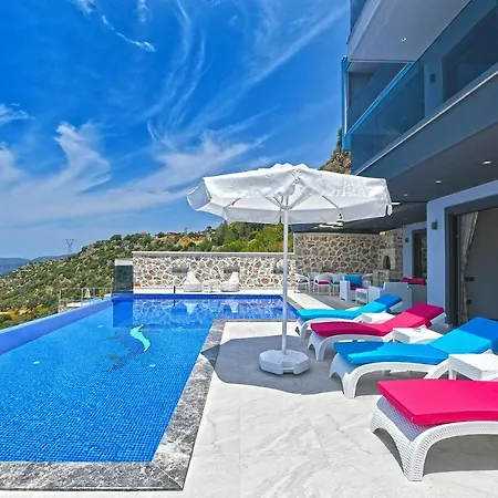 Villa Sleeps 6 Pool Air Con Wifi *