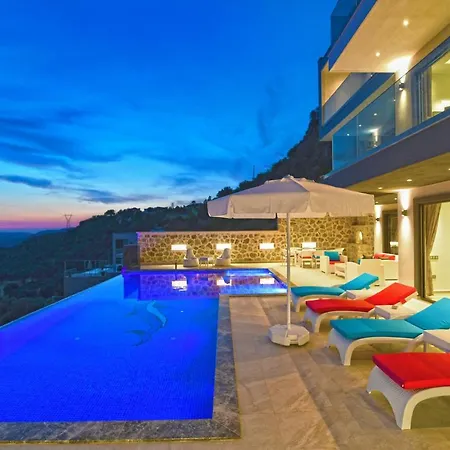 Sleeps 6 Pool Air Con Wifi